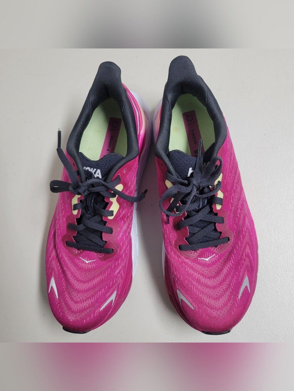 Hoka One One Arahi 6 Festival Fuchsia Ibis Rose Running Shoes Women's Size 8.5B.